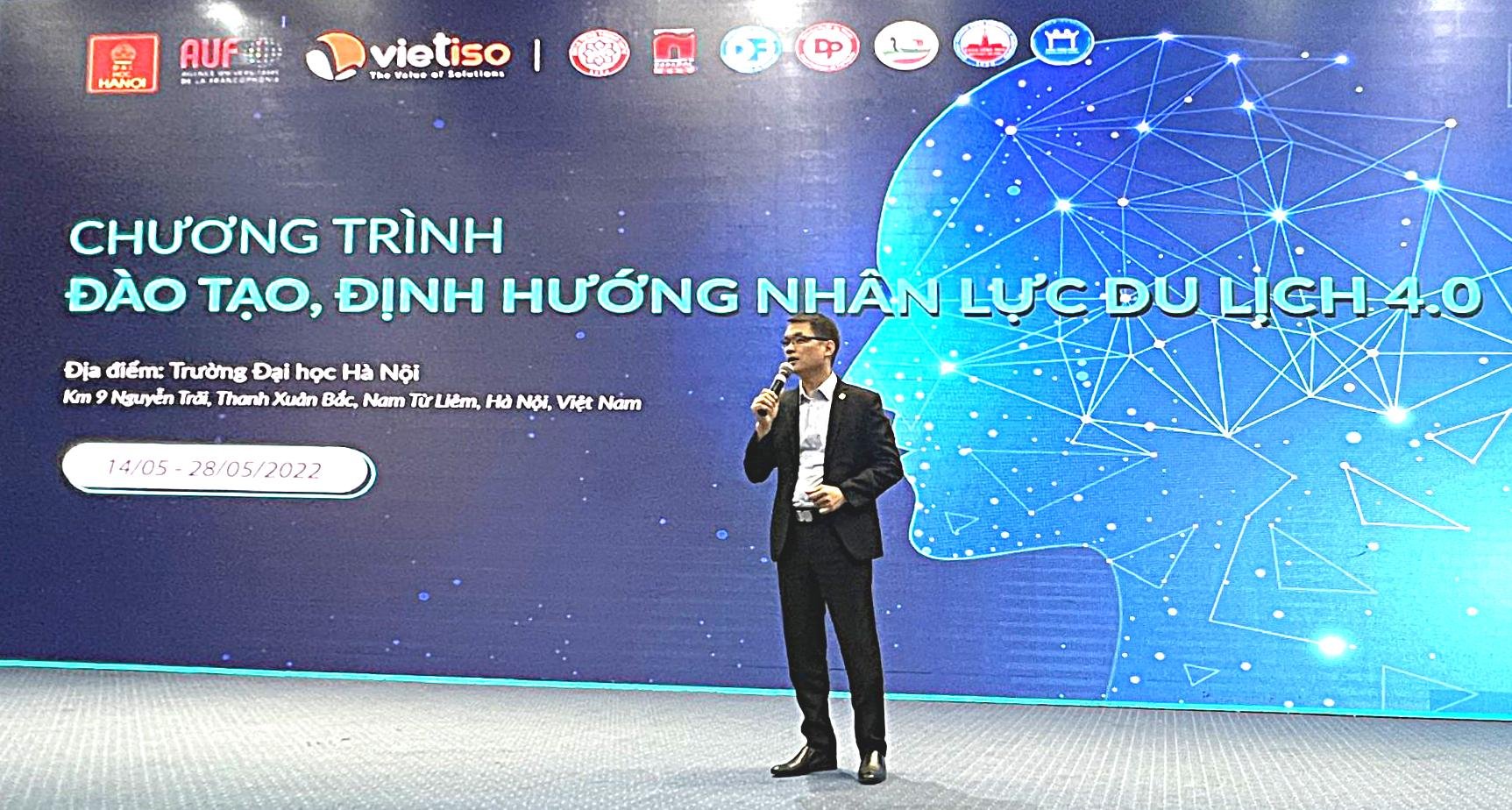 Ông Nguyễn Quyết Tâm Chủ tịch HĐQT Công ty Cổ phần VietISO trình bày về bức tranh toàn cảnh về du lịch và khẳng định công nghệ trở thành xu thế tất yếu của ngành Du lịch